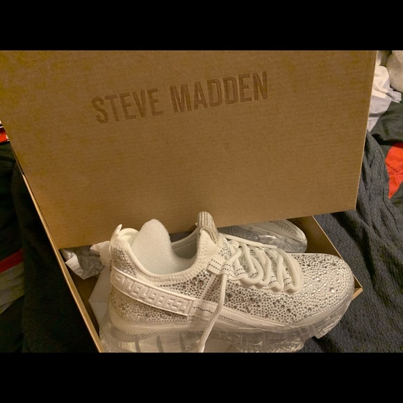 Beautiful Steve Madden sparkly shoes! - Picture 3 of 4